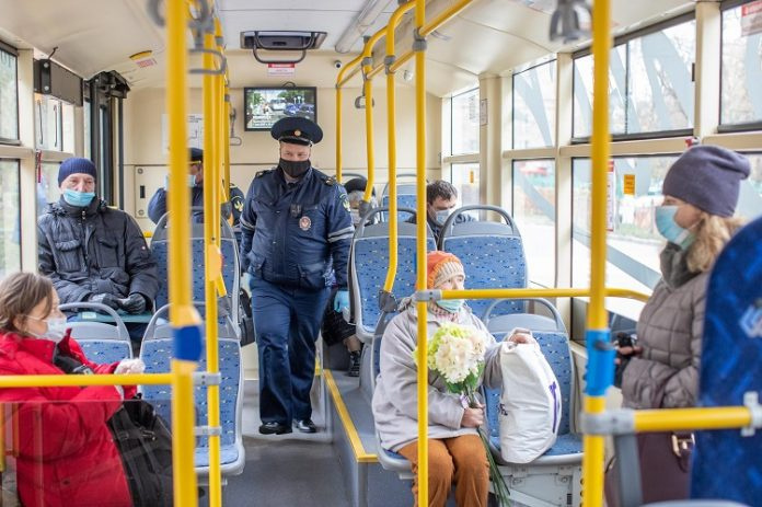 Очередной рейд по соблюдению масочного режима в общественном транспорте прошел в Подольске