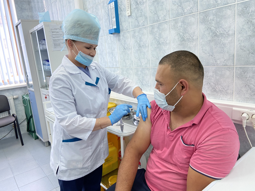 В Едином миграционном центре открылся пункт вакцинации иностранных граждан