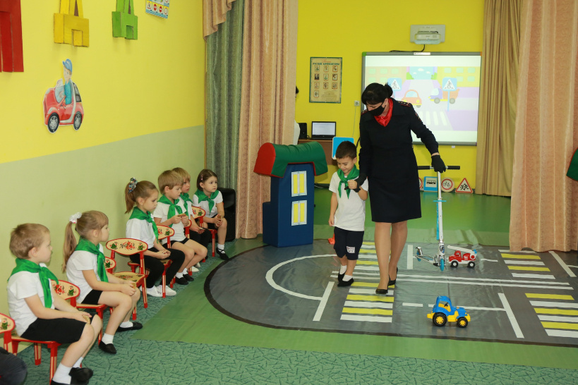 Госавтоинспекторы Подольска учат дошкольников ориентироваться в дорожных ситуациях