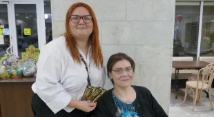 Жительница Подольска с ОВЗ получила в подарок от администрации на 8 марта билет на концерт любимой певицы